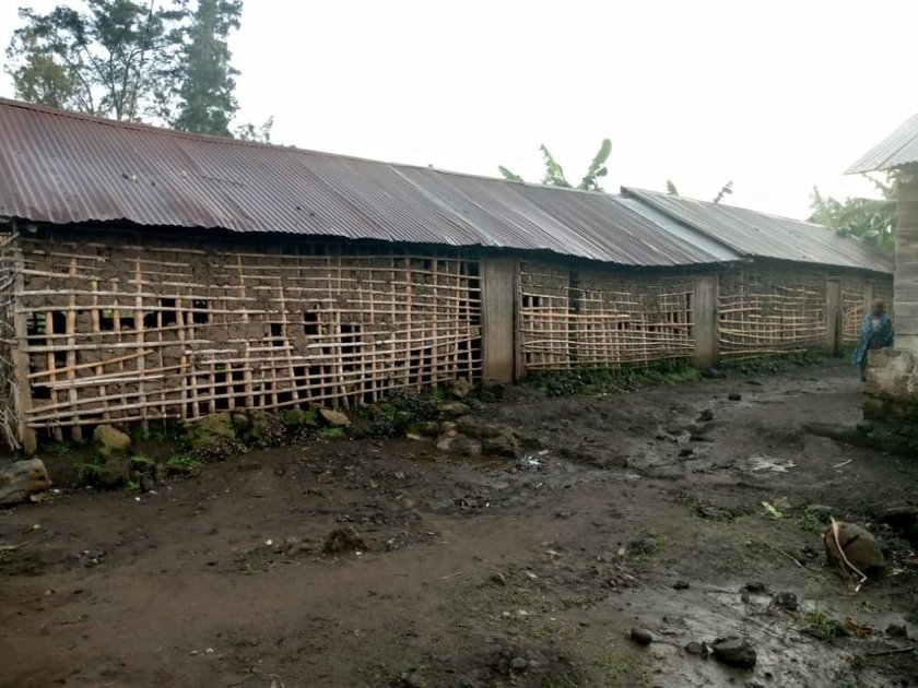 Rutshuru : l’école primaire Maendeleo/Mwamba 2 lance un appel à l’aide face au manque de matériel scolaire