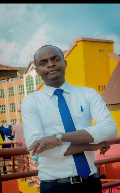 Butembo : gel hydroalcoolique ou eau et savon, le pharmacien Muhindo Ndulani Anselme explique comment bien se protéger des microbes