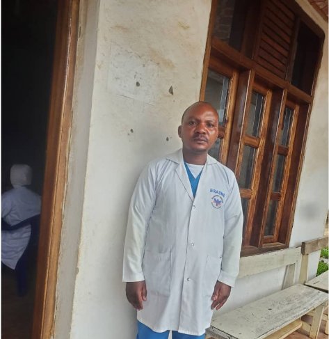Butembo : l’usage abusif du téléphone expose à plusieurs troubles de santé mentale le psychiatre Erasme Kakirania préconise de se faire aider pour éviter la dépendance