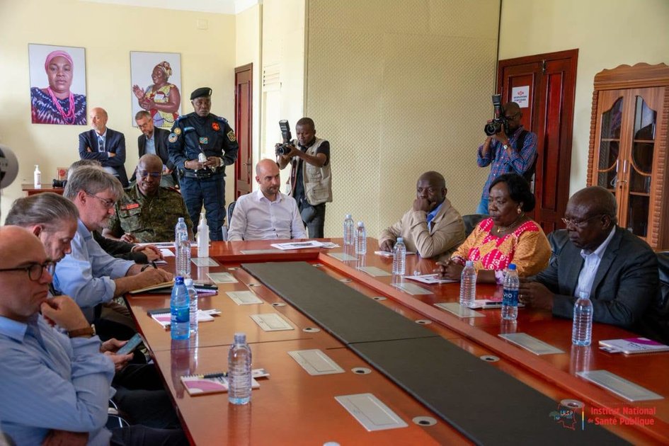 Ituri : à Bunia, le chef de la diplomatie française Jean-Noël Barrot inspecte le Centre de traitement Ebola de Rwampara et réaffirme le soutien de la France