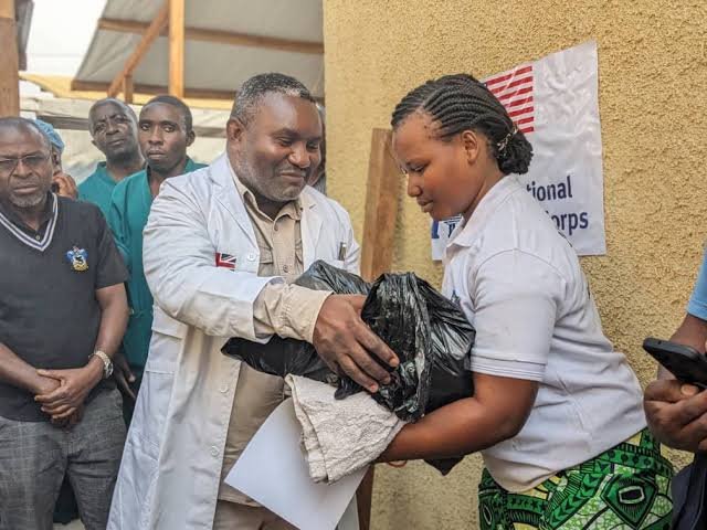 Beni : une deuxième patiente guérie d’Ebola quitte le Centre de traitement après douze jours de prise en charge