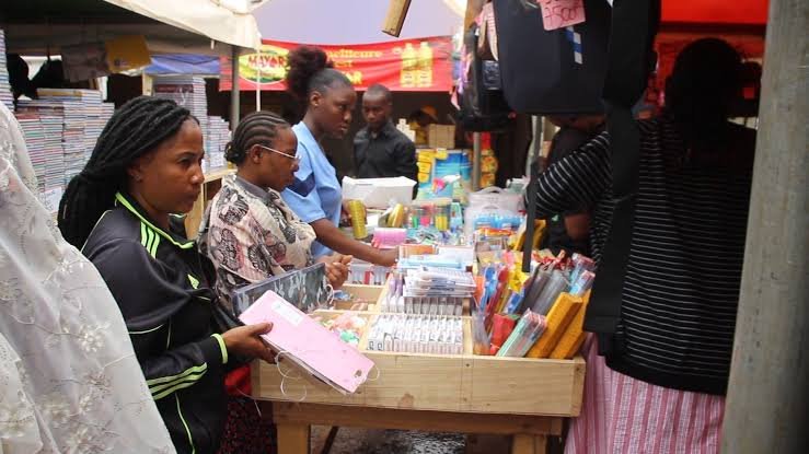 Butembo : à l’approche de la rentrée scolaire, les parents hésitent entre préparatifs et inquiétudes liées à Ebola qui pourrait paralyser le démarrage de l’année scolaire