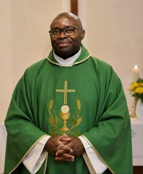 Kyondo : une messe de requiem rend hommage au père Célestin Kasavolo, premier curé congolais de la paroisse Immaculée Conception