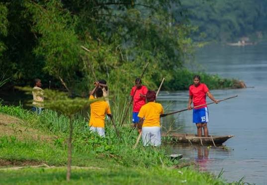Kisangani : des femmes à la conquête du fleuve Congo à travers une première course de piroguiers féminine