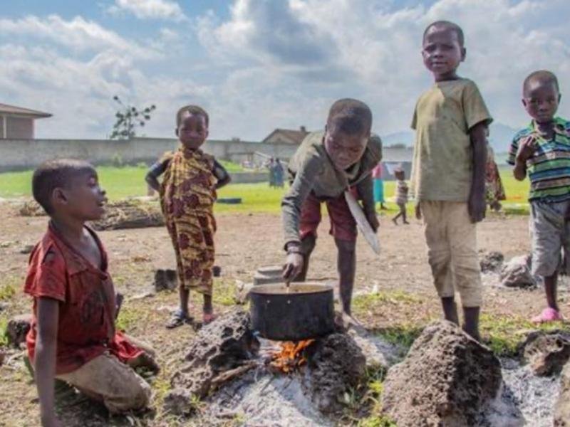 Kyondo : l’orphelinat « Tout est Grâce » en difficulté, manque de bois de chauffage pour assurer les repas des enfants