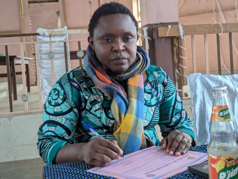 RENTRÉE SCOLAIRE A MANGUREDJIPA : Mbambu Luvuno Dévote femme leader, défend le droit des enfants à l'éducation