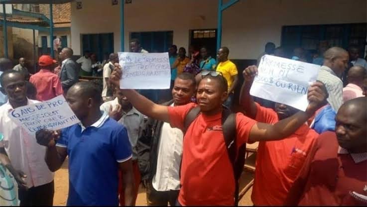 Sud-Kivu : les enseignants de Kalehe dénoncent leurs conditions de vie et les difficultés d’accès au salaire