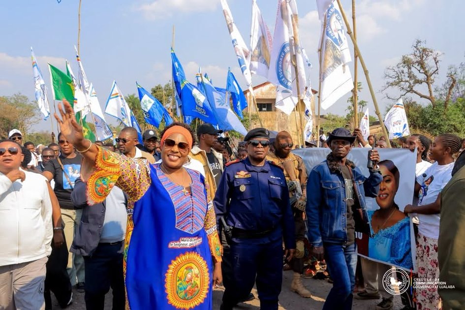 Lualaba : La gouverneure Fifi Masuka poursuit son itinérance à Lubudi et met l’accent sur les priorités de développement