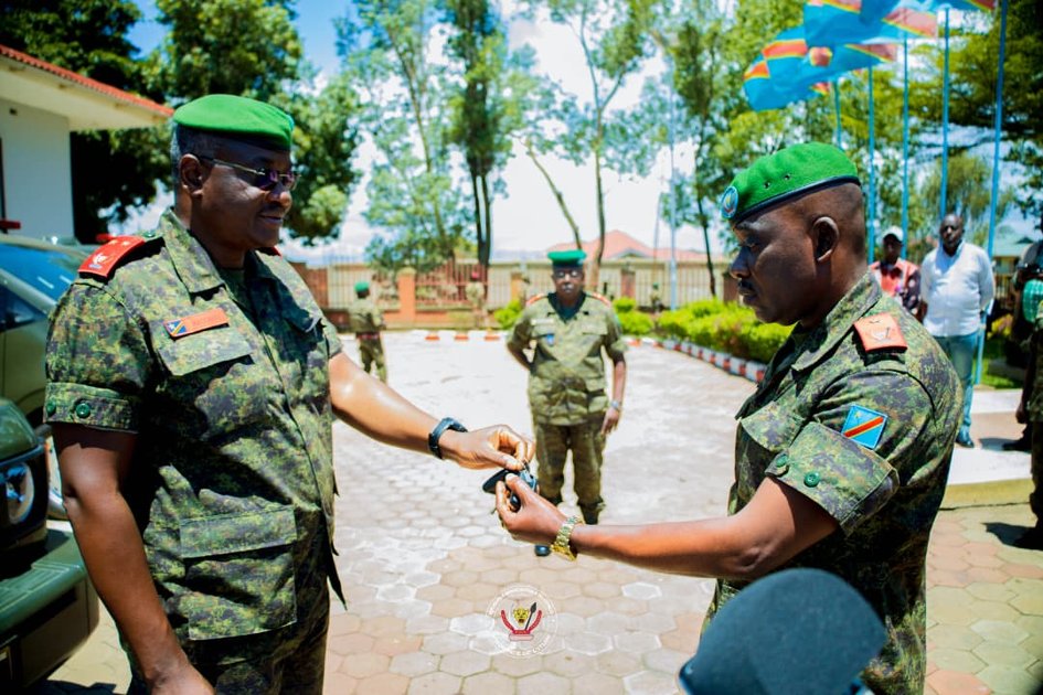 Ituri : les FARDC dotées de cinq véhicules et de deux ambulances pour renforcer leurs capacités opérationnelles