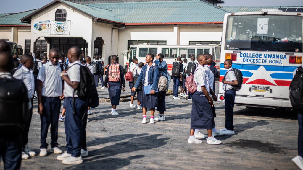 Examens nationaux en RDC : plus de 500 élèves congolais bloqués à la frontière de Goma, les familles lancent un cri d’alarme