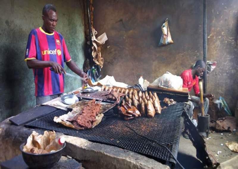 BUTEMBO :  Le diététicien Thadée Syayivihira alerte sur les risques liés à une mauvaise cuisson des grillades qui séduisent de plus à plus de consommateurs