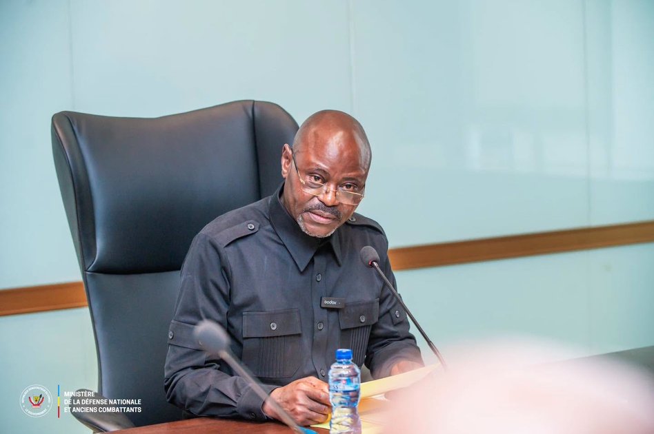 RDC : le ministre de la Défense ordonne le gel des comptes dédiés au paiement des primes des Wazalendo