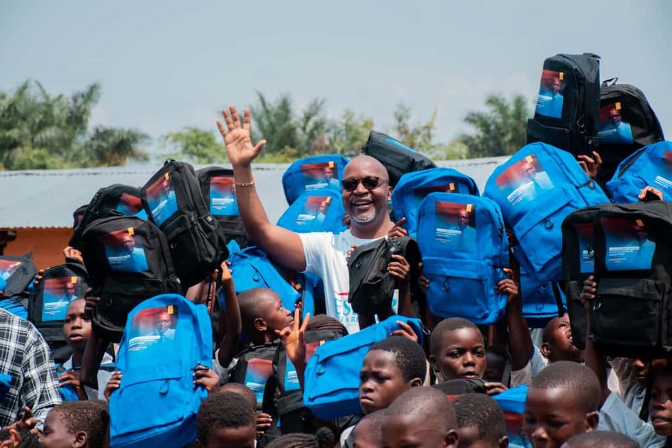 Kasaï Central : A Kananga, polémique autour de la distribution de 2 000 kits scolaires à l’athénée royal