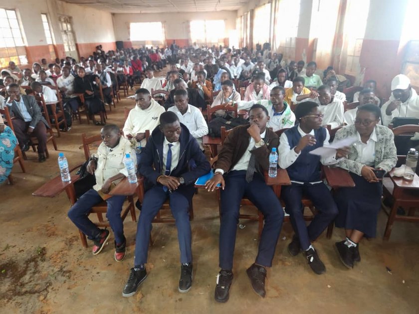 CONCOURS D’ÉLOQUENCE, DE POÉSIE, D’ORTHOGRAPHE ET D’EXPRESSION ANGLAISE : L’INSTITUT KAVAGHENDI S’IMPOSE FACE À L’INSTITUT LINGOMBE