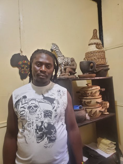 Journée de l’afrique : l’artiste “12 poumons” appelle à la défense de la culture africaine