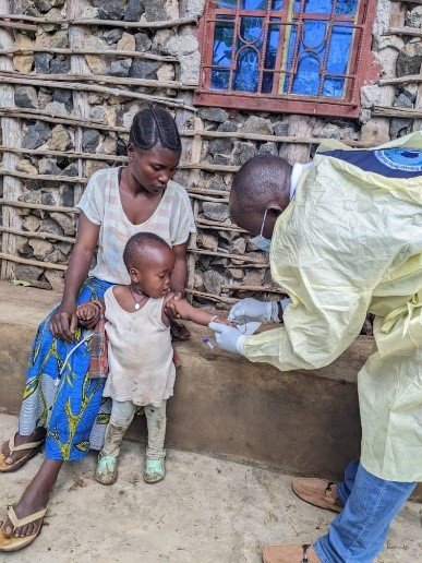 Sud-Kivu : la rougeole poursuit sa propagation avec plus de 33 900 cas et 523 décès enregistrés depuis le début de l'année