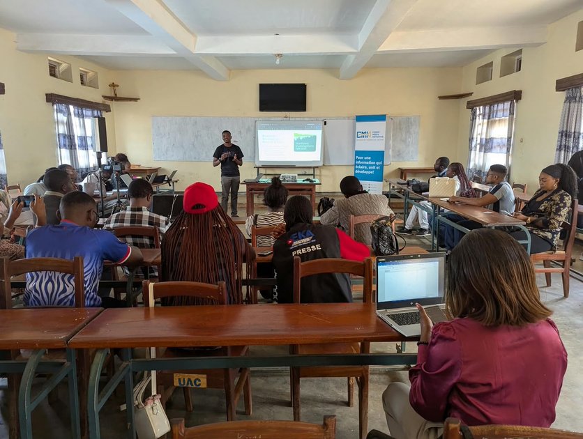 Butembo : des étudiants et jeunes journalistes formés au traitement des questions environnementales par Congo Média Initiative