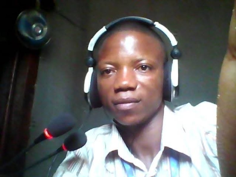 Lomami : le journaliste Michael Tenende retrouve sa liberté après plus d’une semaine à l’anr de Kabinda