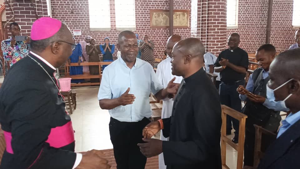 Kabinda : les fidèles catholiques célèbrent la nomination de Mgr Eustache Ntambue Makoyo à la tête du diocèse