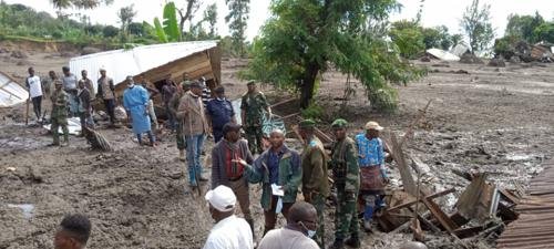 KALEHE : La population célèbre la réouverture du pont Kasuru après six mois d’interruption du trafic sur la RN3