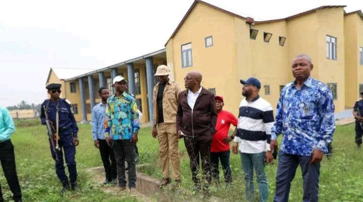 Kasaï Central : l'Assemblée provinciale s'inquiète de l'arrêt des travaux à l'Athénée Royal de Kamayi avant la rentrée scolaire