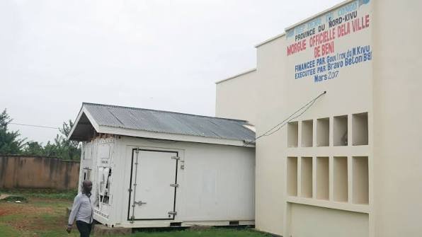 Beni : scandale, un groupe de jeunes s’introduit dans une morgue et emporte une dépouille au Centre médical Ruwenzori