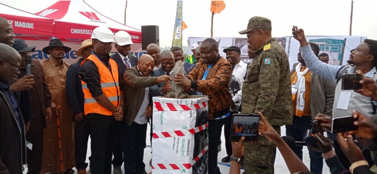 Nord-Kivu : Le ministre Muhindo Nzangi Butondo lance la construction d'une usine de montage de tracteurs à Musienene et remet des engins agricoles aux producteurs