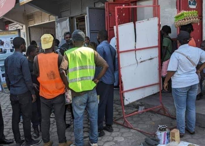 Oicha : un vendeur de téléphones dépouillé après le cambriolage de son commerce à Mbimbi