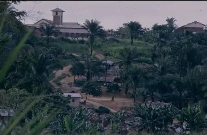 Maniema : le chef-lieu de Pangi abandonné par les autorités territoriales, envahi par la végétation