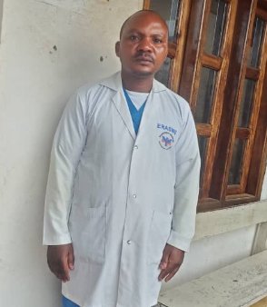 Butembo : l’énurésie est normale avant 6 ans, mais nécessite une prise en charge au-delà, rappellent le spécialiste Mukirania Erasme