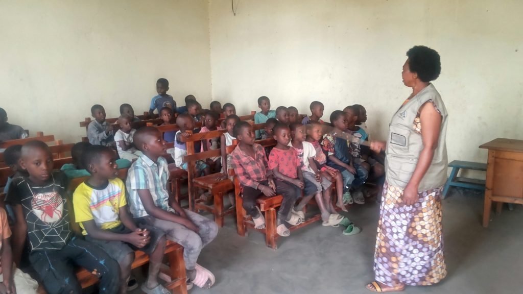 Rutshuru : à Kiwanja, des organisations transforment les vacances scolaires en période d’apprentissage pour les enfants