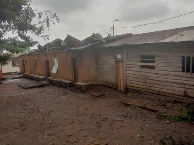 Rutshuru : l'école primaire Rona partiellement détruite par un vent violent à Nyaruhange, les cours perturbés