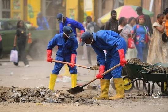 Kinshasa : Kintambo-Magasin retrouve son éclat après une vaste opération d’assainissement menée par les « Bâtisseurs » du Service national
