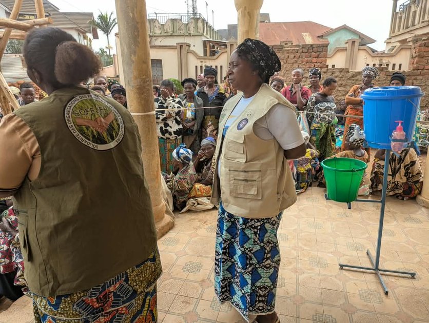Butembo : la SOFEJEP dote 56 déplacés de guerre de kits de lave-mains pour freiner la propagation d'Ebola