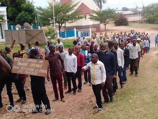 Lomami : les enseignants vacataires de l’école primaire SNCC de Luputa réclament plusieurs mois d’arriérés