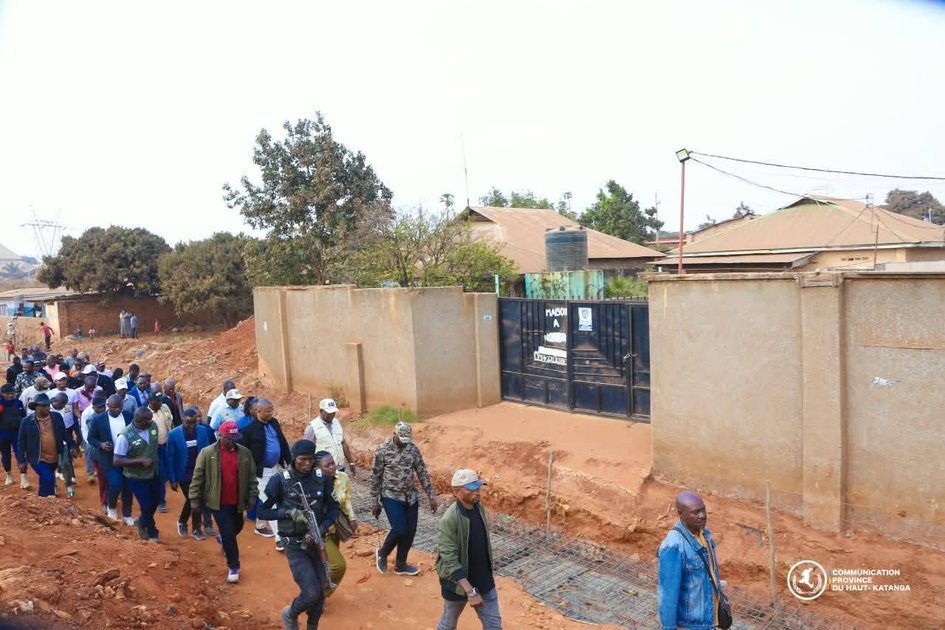Haut-Katanga : Martin Kazembe Shula inspecte les travaux routiers à Sakania et Mokambo