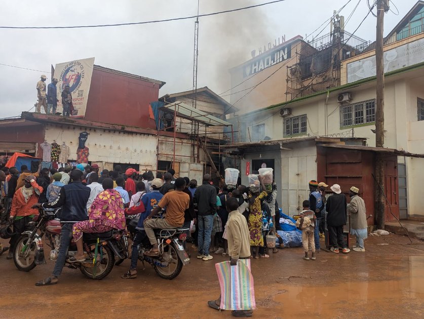 INCENDIE à BUTEMBO : Des kiosques ravagés par les flammes au rond-point VGH