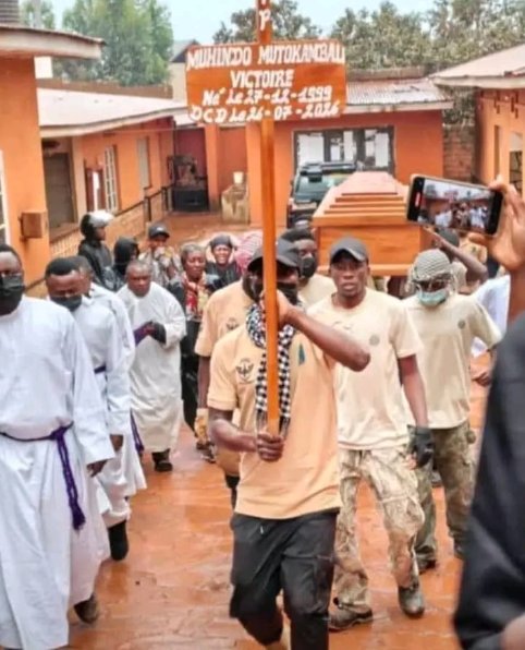 Butembo : l’étudiant Muhindo Mutokambali Victoire conduit à sa dernière demeure après un assassinat qui plonge la communauté universitaire dans l’émoi