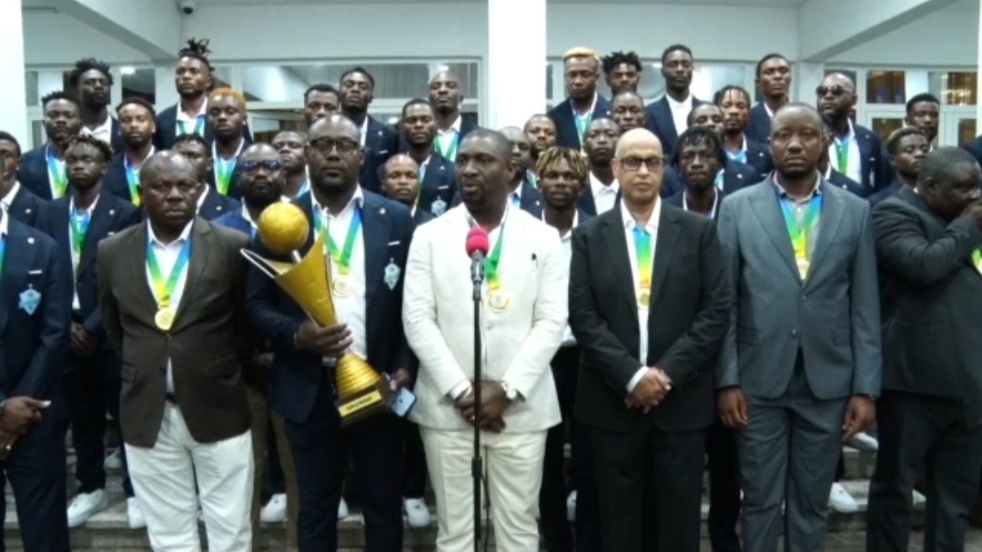 Coupe du Congo : le DC Virunga présente son trophée au président Félix Tshisekedi à Kinshasa