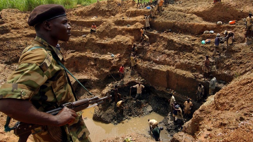 Nord-Kivu–Ituri : une attaque attribuée aux ADF fait une dizaine de morts sur un site minier et provoque un nouvel exode des populations
