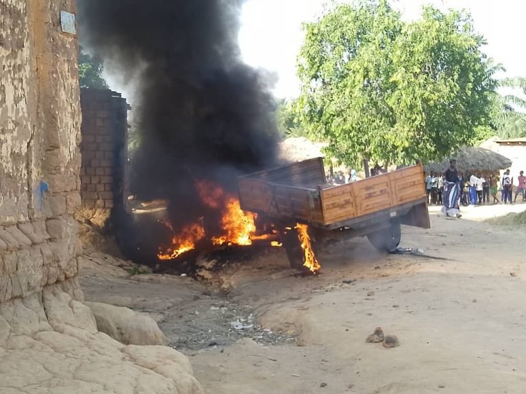 LOMAMI : une moto et sa cargaison réduites en cendres dans un incendie de brousse à Dibaya, une enquête ouverte