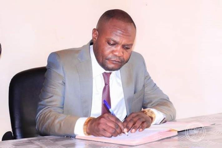 Lomami : le Gouverneur Iron-Van Kalombo met fin au conflit entre conseillers communaux, bourgmestres et mairie de Kabinda