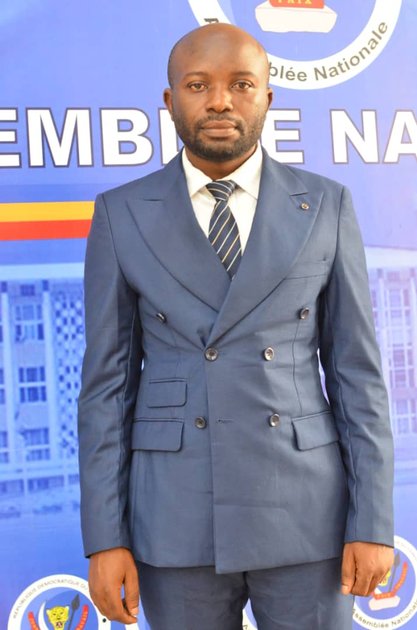Butembo : des eaux usées et matières fécales à ciel ouvert près de la mairie, le député Jules Mathe exige une intervention urgente
