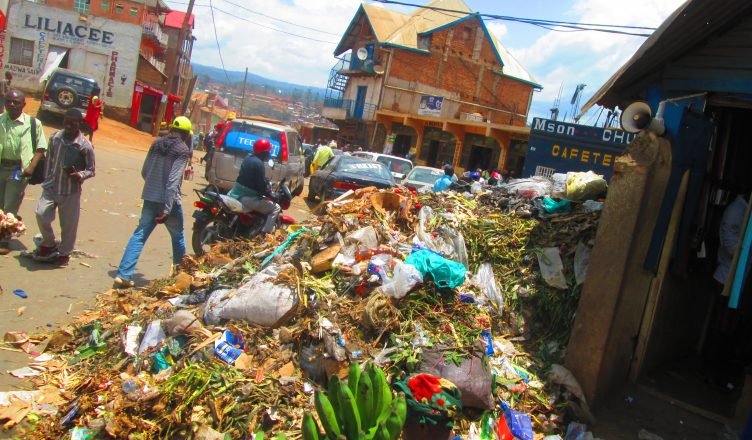Bukavu : les immondices s’accumulent dans plusieurs avenues du quartier Ndendere