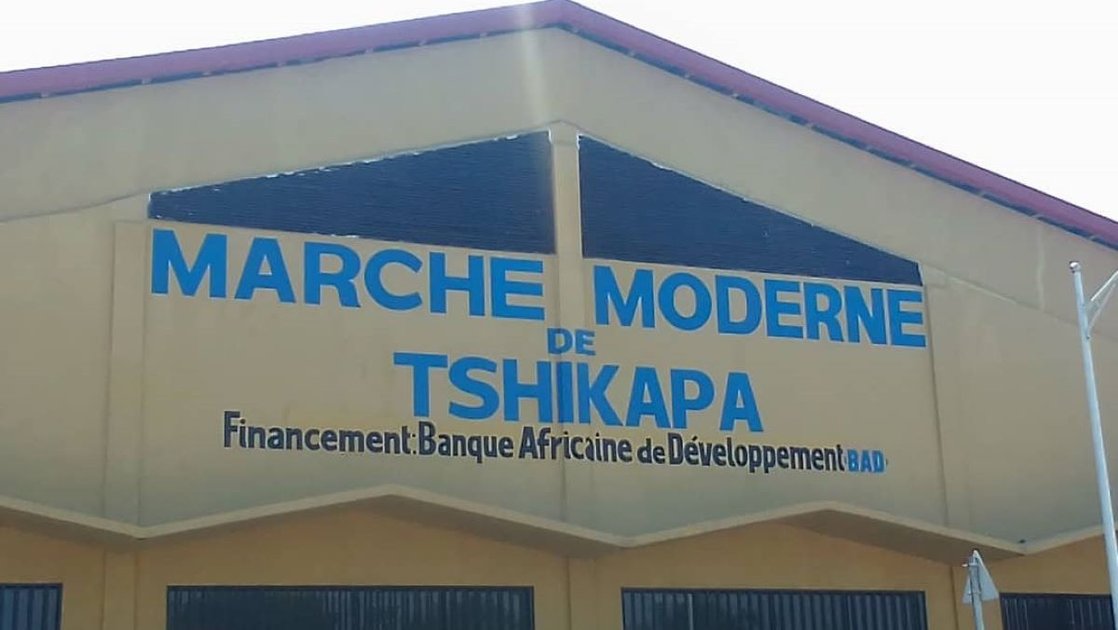 Kasaï-Central : la population de Kazumba manifeste pour exiger la réouverture du marché de Tshiebwe